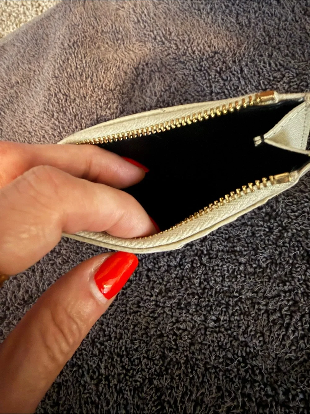 YSL CASSANDRE MATELASSÉ FRAGMENTS CARD CASE IN GRAIN DE POUDRE LEATHER
WHITE COA - Picture 7 of 14